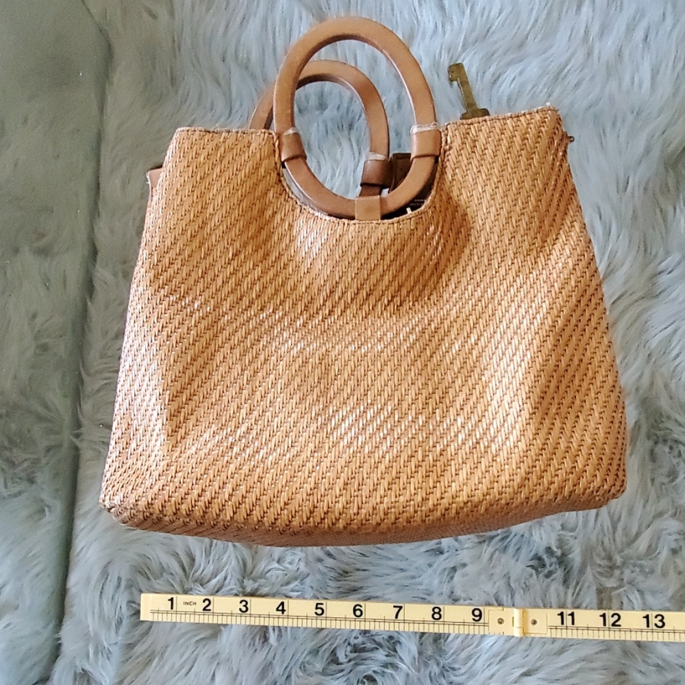Fossil Straw Handbag With Unique Key - image 2
